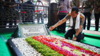 Kapolri Jenderal Listyo Sigit Ziarah ke Makam Gus Dur Jelang HUT Bhayangkara ke-80
