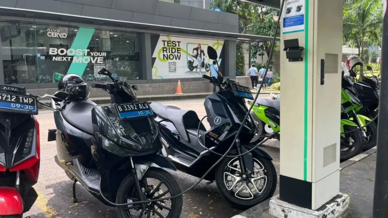 Alva Pilih Motor Listrik Model Cas di Indonesia, Tolak Sistem Tukar Baterai