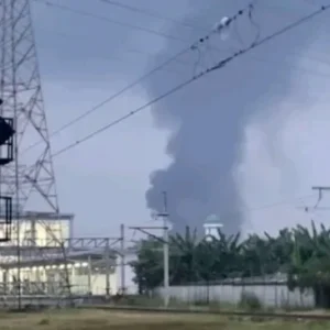 BPBD dan Dinkes Antisipasi Dampak Asap Kebakaran Pabrik Sandal di Tangerang
