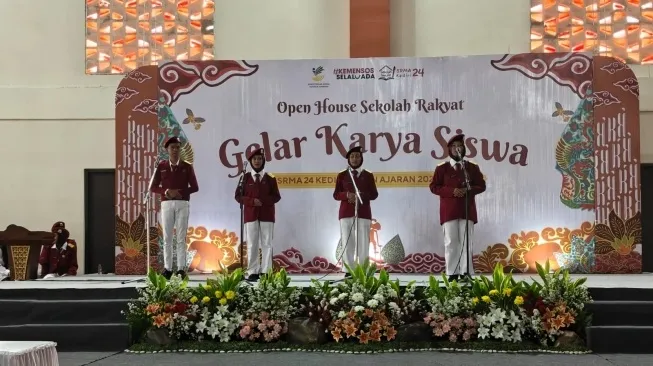 Bupati Kediri Apresiasi Capaian Siswa Sekolah Rakyat dalam Open House 2026
