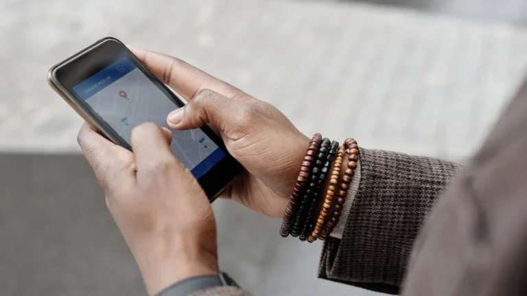Cara Melacak Lokasi Orang Melalui WhatsApp dan Google Maps Secara Etis