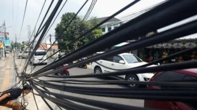 Kabel Semrawut di Jakarta Mengakibatkan Tewasnya Siswi SMAN 6 Jakarta