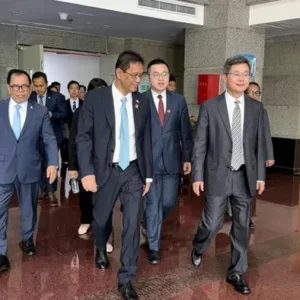 Menkeu Purbaya Amankan Komitmen Pendanaan US$ 17 Miliar dari AIIB di China