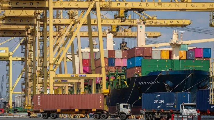 Neraca Perdagangan Indonesia Surplus US$ 5,64 Miliar Selama Jan-April 2026