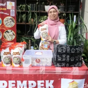 Nyayu Maryati Sukses Kembangkan UMKM Pempek Rafi 81 di Jakarta