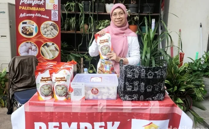 Nyayu Maryati Sukses Kembangkan UMKM Pempek Rafi 81 di Jakarta