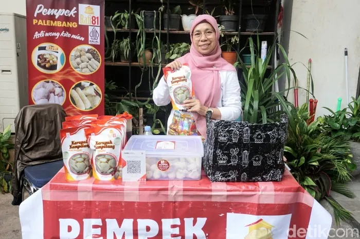 Nyayu Maryati Sukses Kembangkan UMKM Pempek Rafi 81 di Jakarta