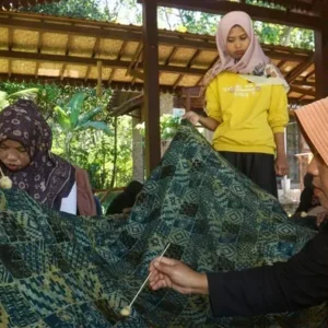 Pelatihan Membatik Warga Banyuwangi Tingkatkan Keterampilan dan Ekonomi Lokal