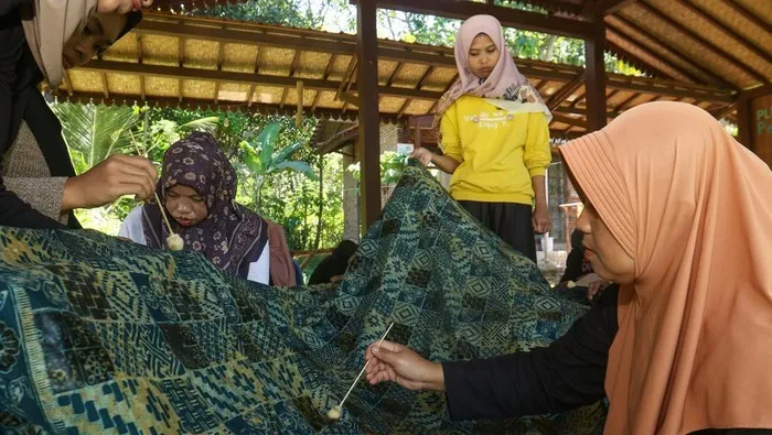 Pelatihan Membatik Warga Banyuwangi Tingkatkan Keterampilan dan Ekonomi Lokal
