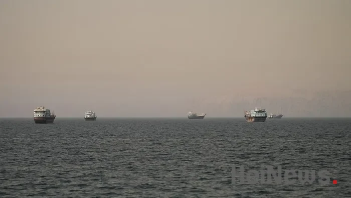 Peringatan Keras Iran buat Kapal yang Lewat di Luar Jalur Resmi Selat Hormuz