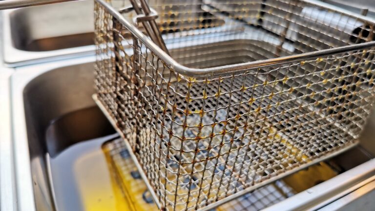 Harga Pangan Hari Ini: Minyak Goreng Naik, Cabai Tembus Rp76.300 per Kg