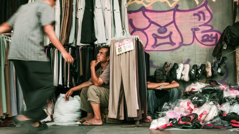 Baju Bekas Ilegal dari China dan Korea Disita di Jakarta dan Kalimantan Barat