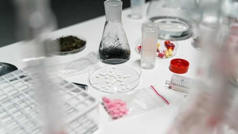 Kimia Farma Percepat Produksi Bahan Baku Obat Lokal untuk Kemandirian Industri