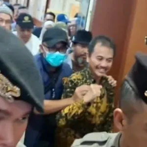 Roy Suryo dan Dokter Tifa Tinggalkan RS Polri Menuju Polda Metro Jaya