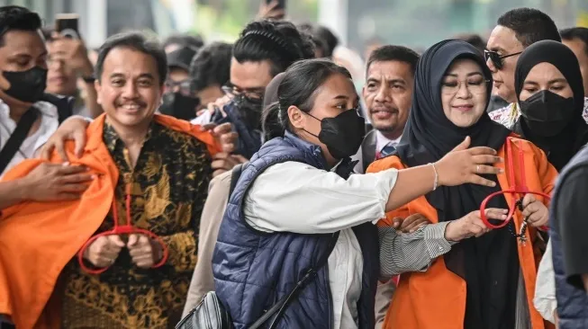 Roy Suryo dan dr Tifa Lolos dari Penahanan Meski Jadi Tersangka Kasus Fitnah