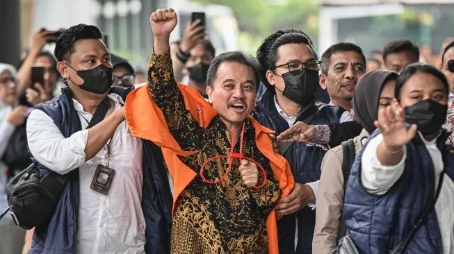 Roy Suryo dan dr. Tifa Tak Ditahan, Eggi Sudjana Soroti Kejanggalan Prosedur Hukum