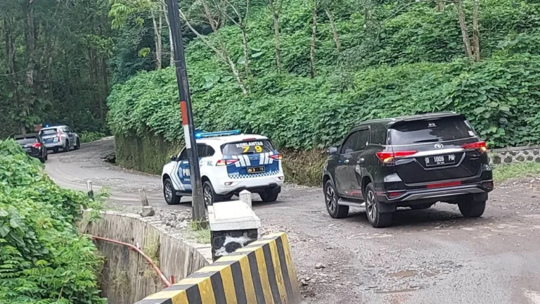 Teknik Aman Berkendara di Jalan Menurun untuk Hindari Rem Blong