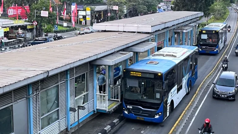TransJakarta Kenakan Tarif Rp 1 untuk Semua Layanan Dalam Rangka HUT Jakarta