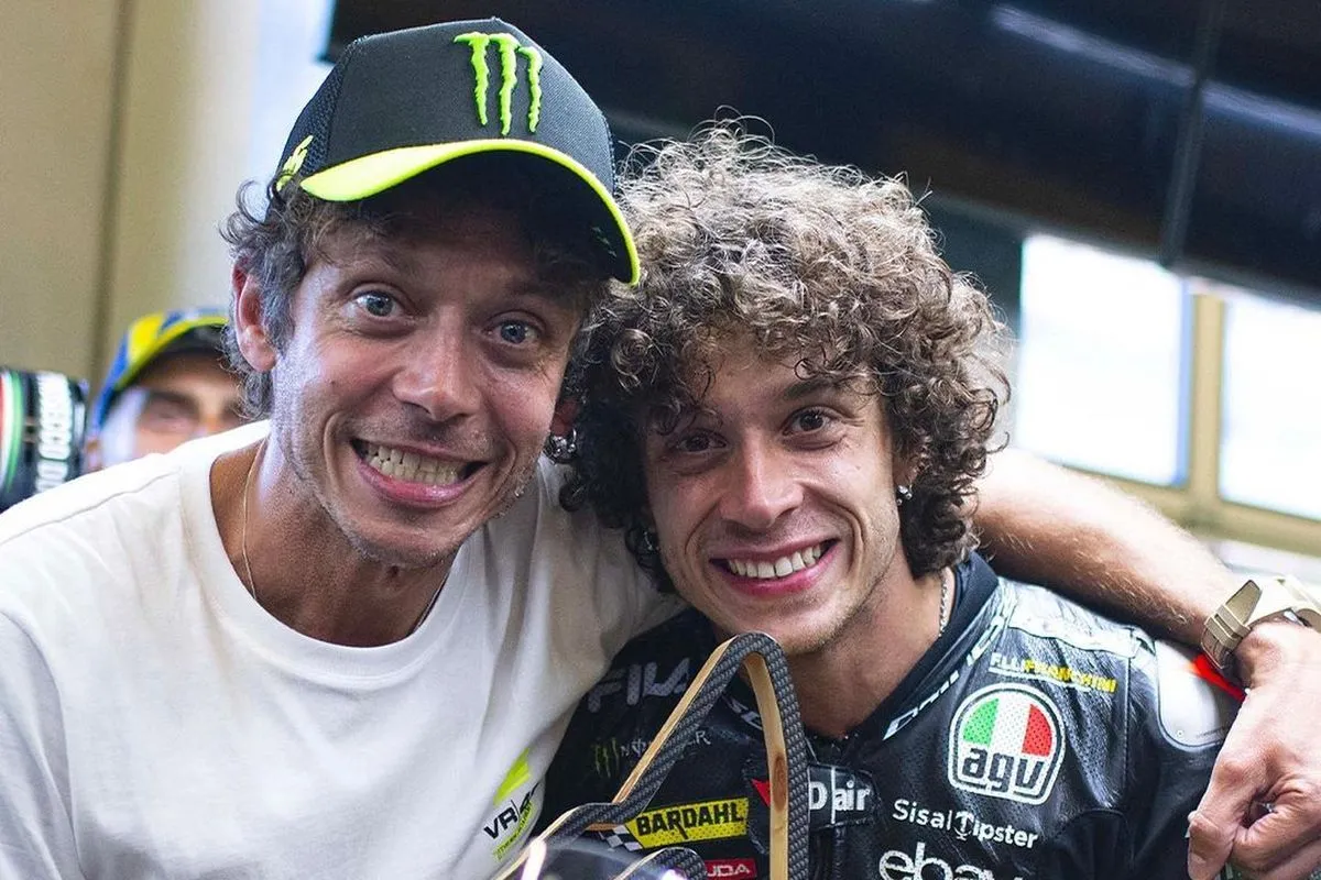 Valentino Rossi Terkejut Marco Bezzecchi Dilarang Balapan Setelah Insiden di Ceko