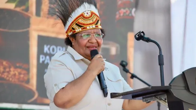 Wamendagri Ribka Haluk Buka Pasar Murah dan Pameran UMKM di Papua