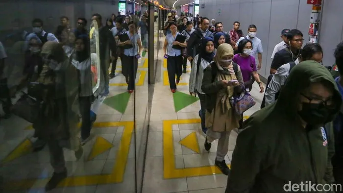Warga Antusias Manfaatkan Tarif Khusus Rp1 di MRT dan Transjakarta